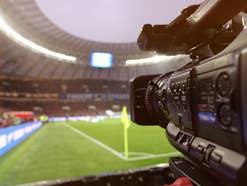 Kamera im Fußball-Stadion Symbolbild Kamera beim Fußball