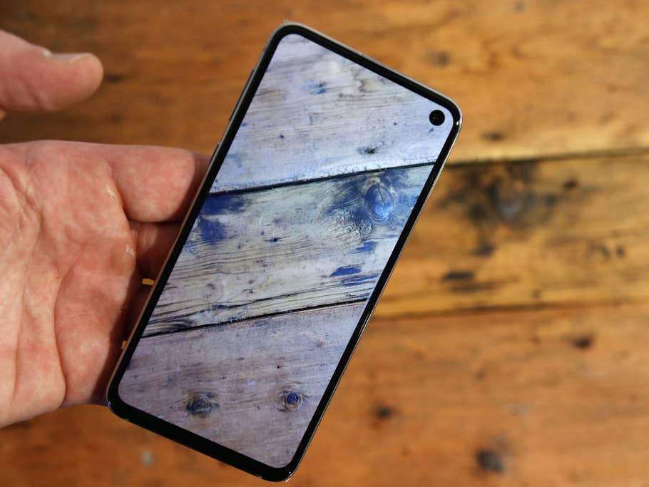 Hands-On Foto des Samsung Galaxy S10e