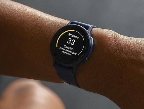 Garmin Vivoactive 5 an einem Handgelenk