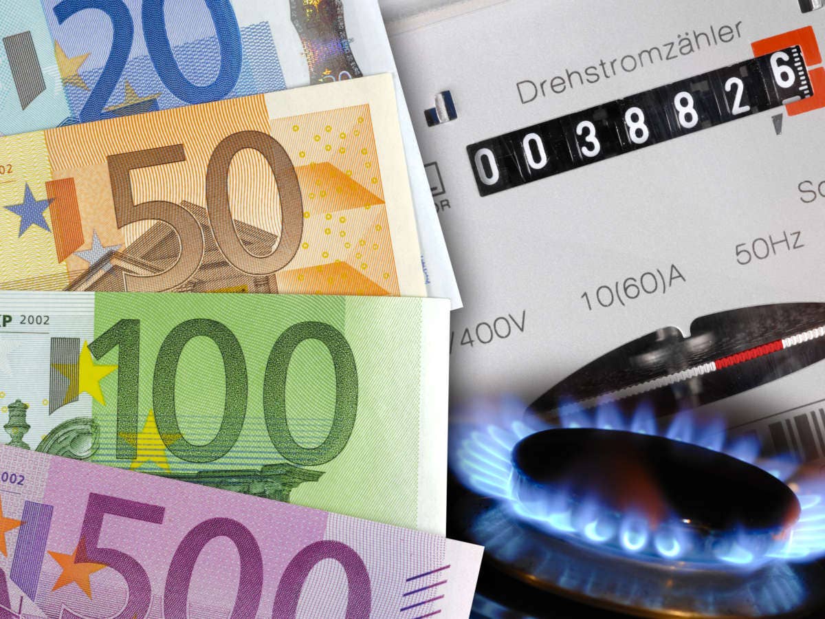 Euro-Geldscheine, Zählerstand und eine Gasflamme.
