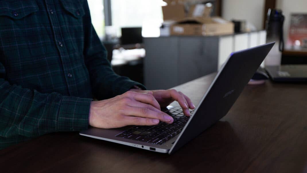 Geekom GeeBook X14 Pro im Einsatz