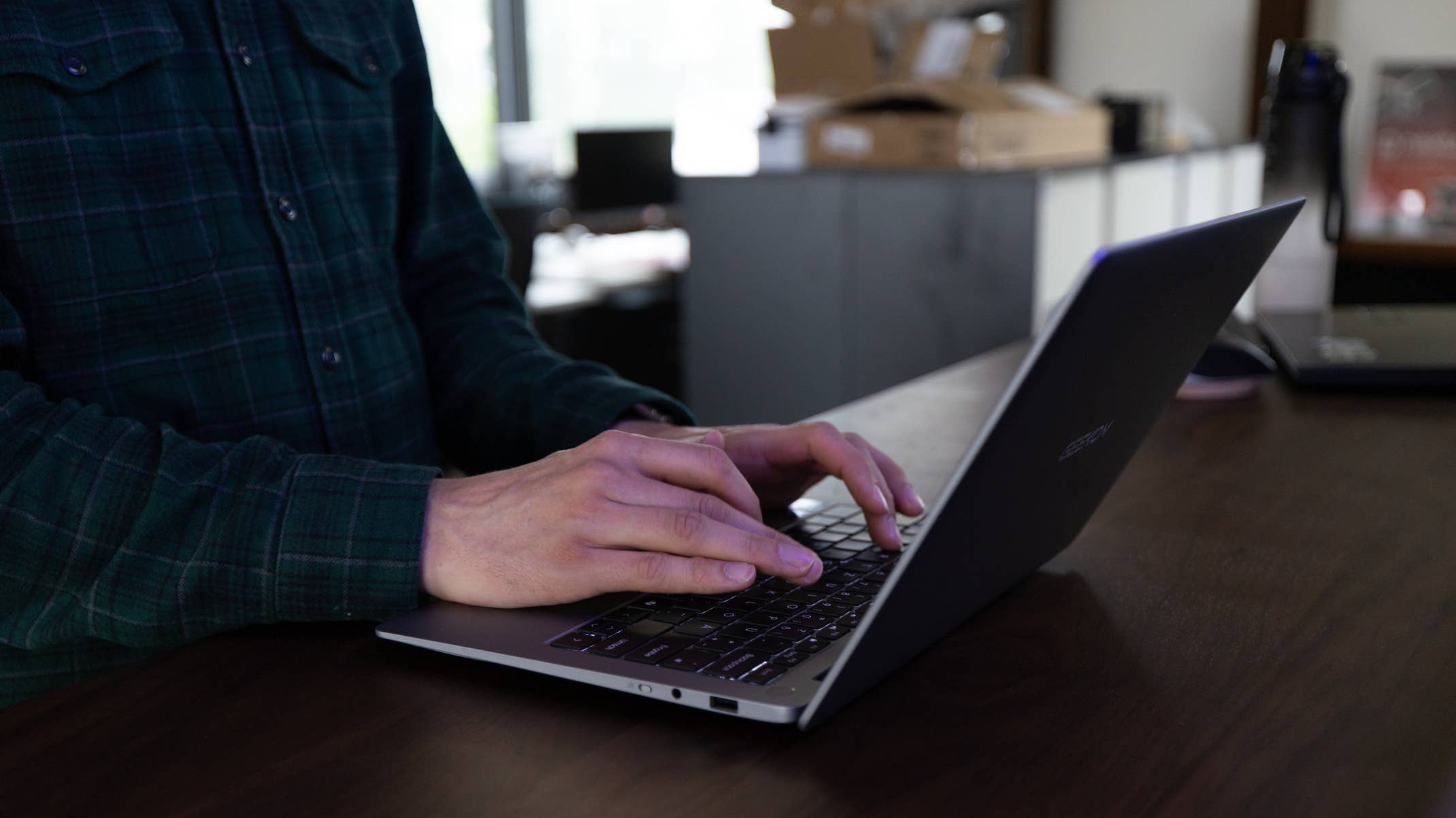 Geekom GeeBook X14 Pro im Einsatz
