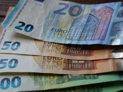 Geldsegen: Tagesgeld-Zinsen schießen in die Höhe Euro-Geldscheine