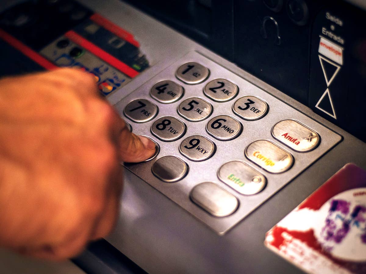Alle Geldautomaten abgeschaltet: Beliebte Bank zieht den Stecker
