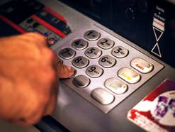 Alle Geldautomaten abgeschaltet: Beliebte Bank zieht den Stecker Alle Geldautomaten abgeschaltet: Beliebte Bank zieht den Stecker