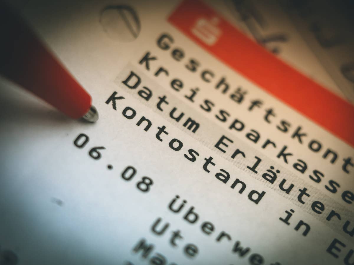 Geldexperte warnt vor totalem Einsturz: Bank-Kunden sollten jetzt handeln