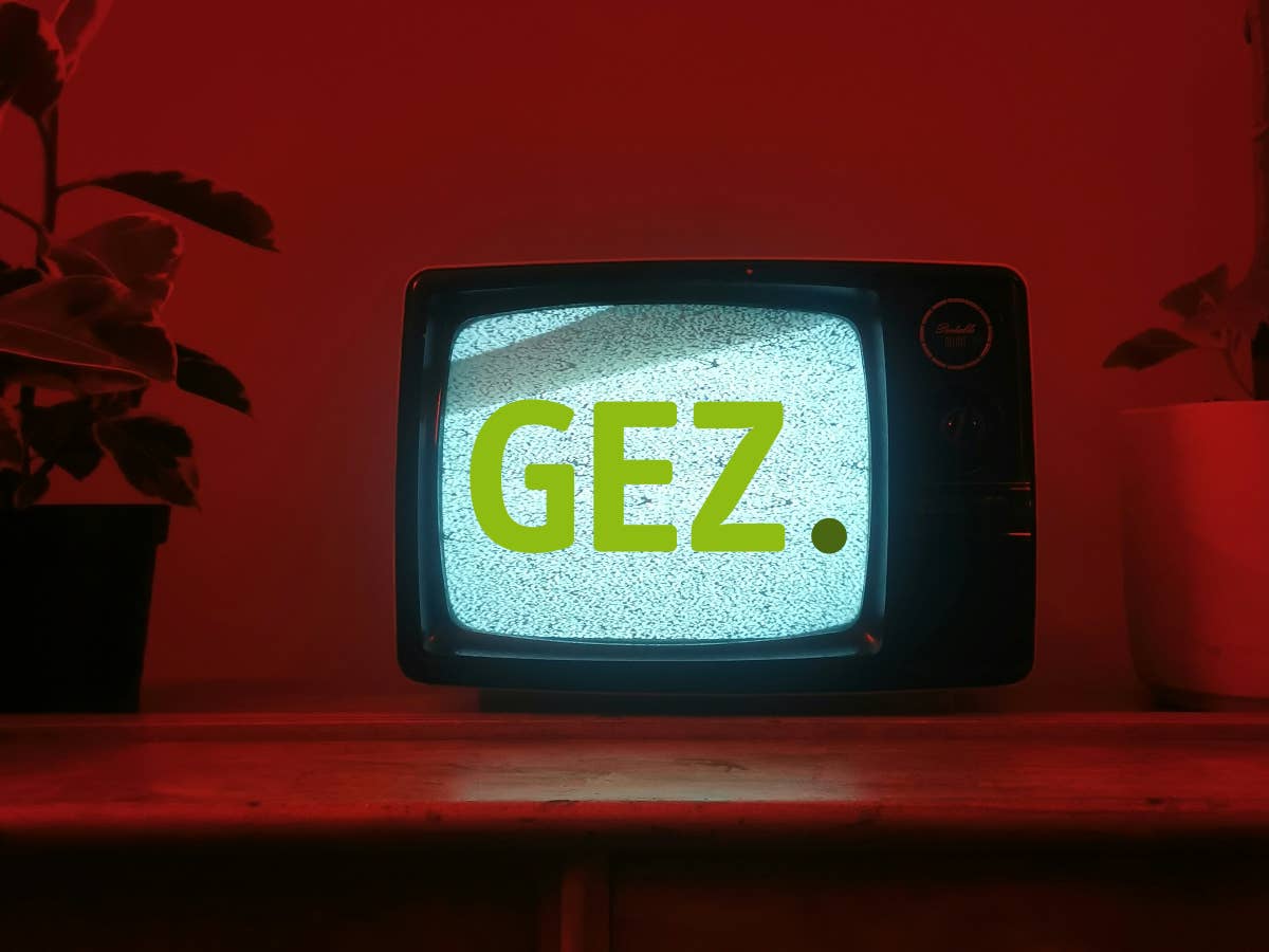 GEZ-Gebühren: Kein Fernseher? Kein Rundfunkbeitrag! Rundfunkbeitrag: Altes GEZ-Logo auf Fernseher