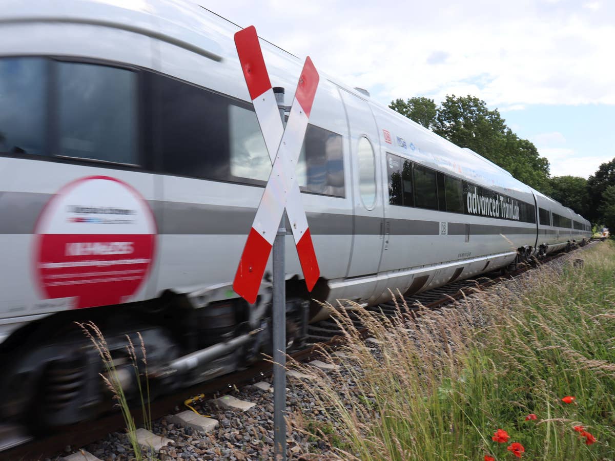 Das advanced Train Lab, ein rollendes Labor im ICE, testet besseres Handynetz im ICE