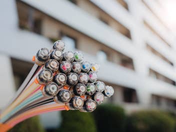 Speedpipes für Glasfaser vor einem Haus