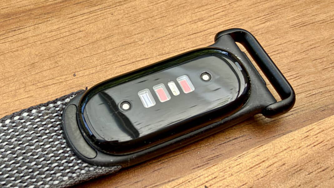 Herzfrequenzsensor am Google Fitbit Air.