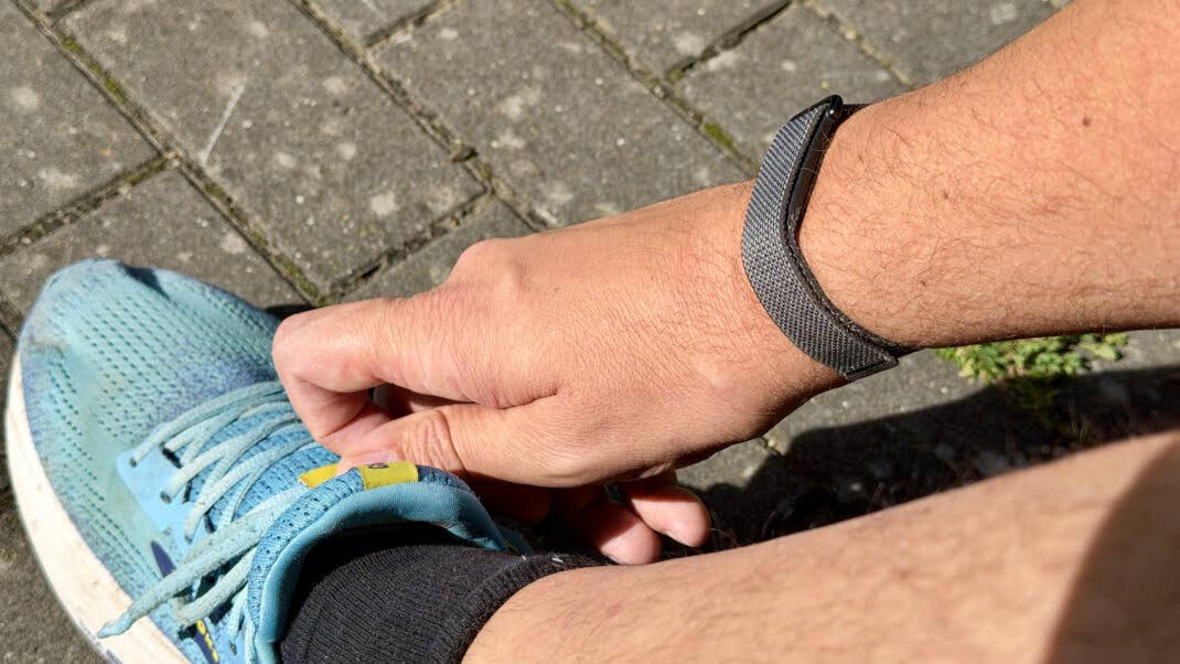 Google Fitbit Air vor dem Training.