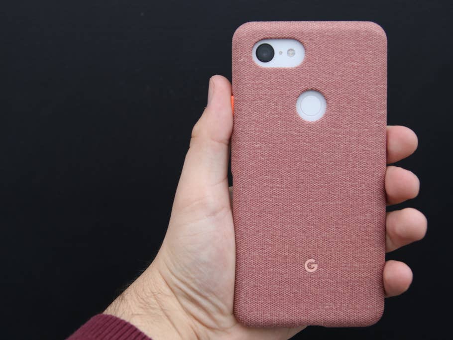 Google Pixel 3 XL Hands-On, Rückansicht in Hülle.