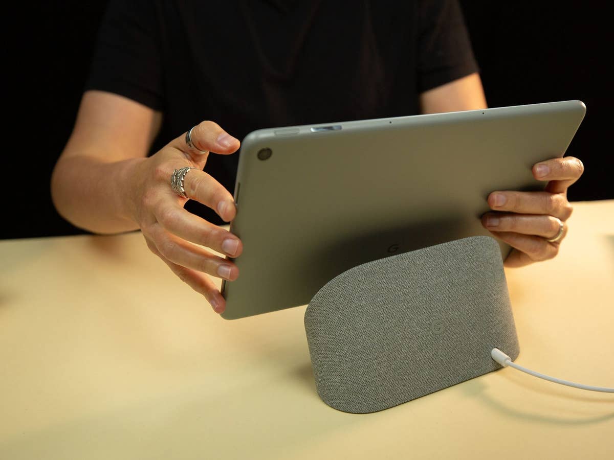 Google Pixel Tablet im Test - Das Ladedock mit Lautsprechern verbessert den Klang Google Pixel Tablet im Test - Das Ladedock mit Lautsprechern verbessert den Klang
