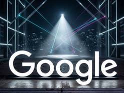 Google-Schriftzug vor Rampenlicht