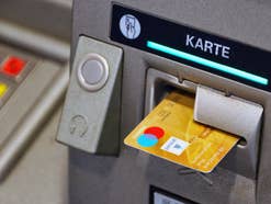 Kein Bargeld mehr, alle Geldautomaten weg: Große Bank macht Ernst
