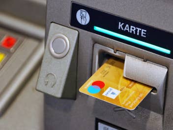 Kein Bargeld mehr, alle Geldautomaten weg: Große Bank macht Ernst