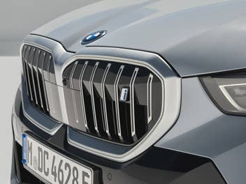Der BMW i5 ist in einer neuen Ausführung verfügbar.