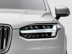Großer Rückruf: Brandgefahr bei Tausenden Autos Front des Volvo XC90 Plug-In Hybrid.