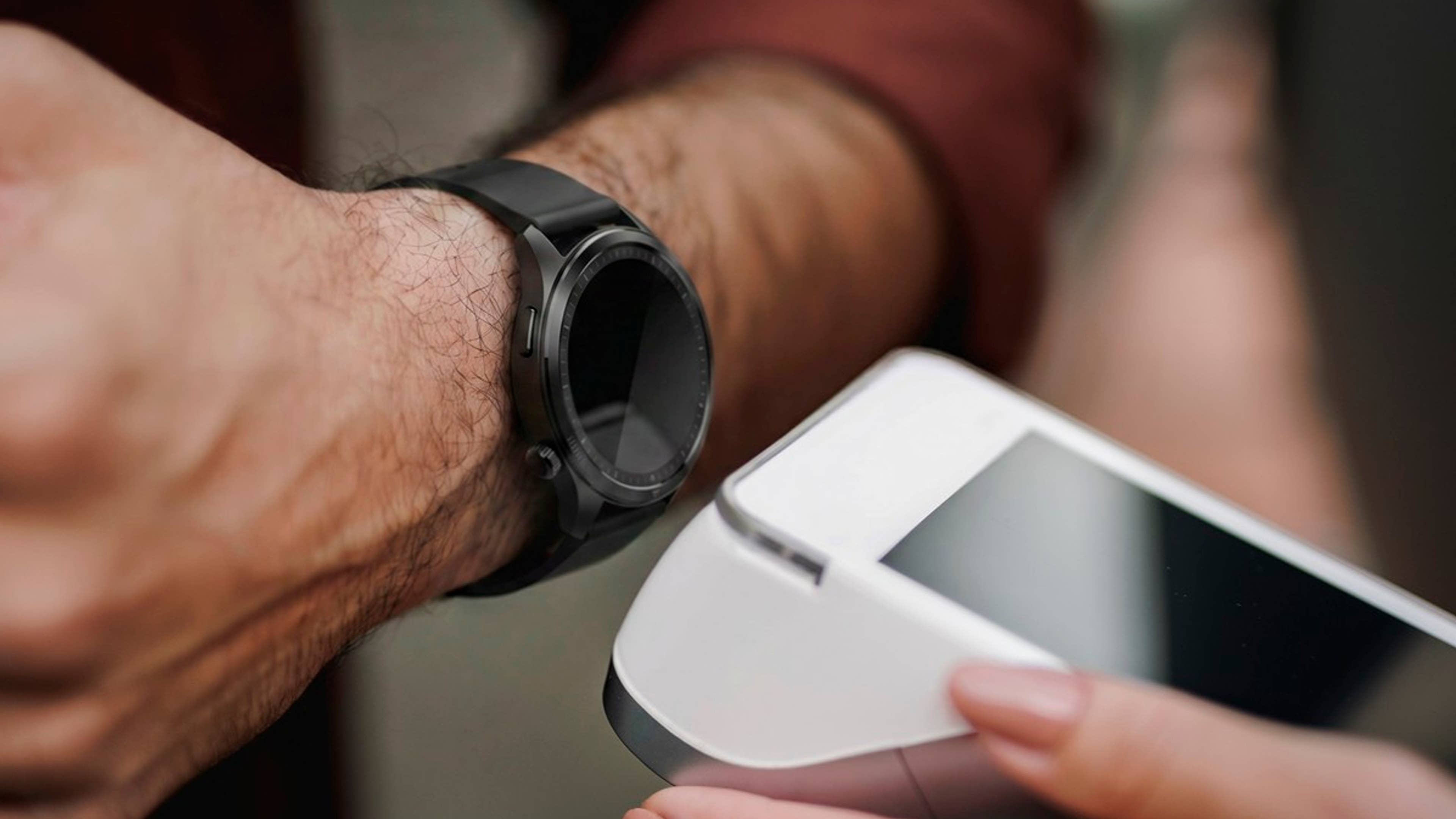 Armband zum Nachrüsten: Damit werden analoge Uhren zur halben Smartwatch