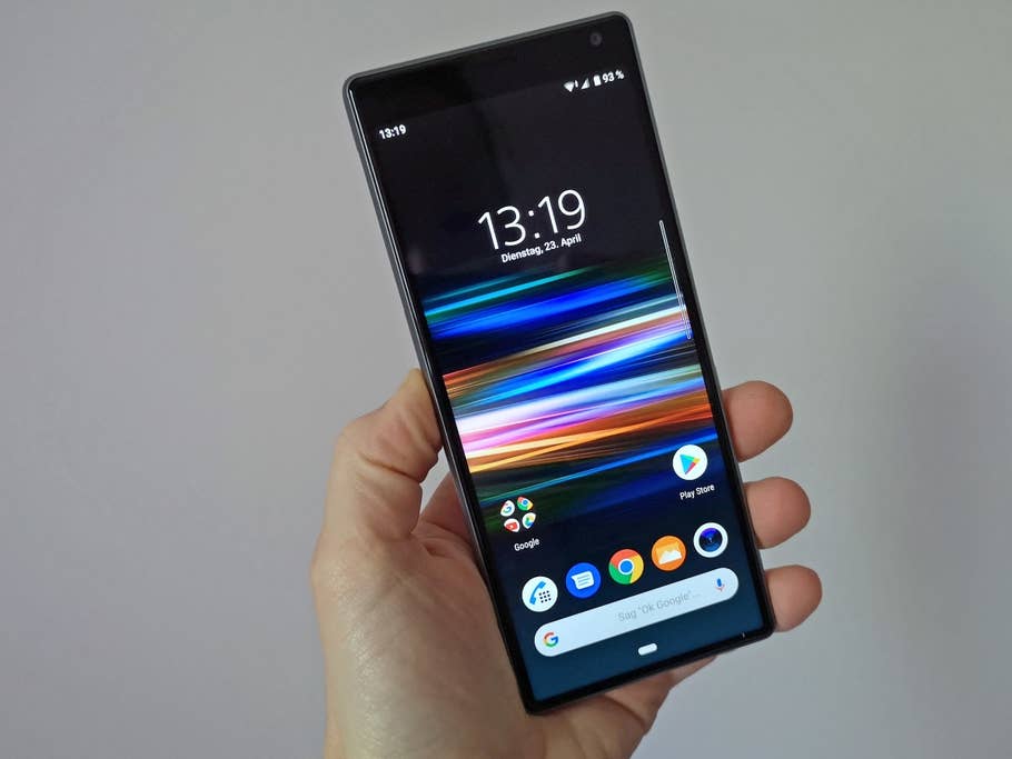 Das Sony Xperia 10 liegt gut in der Hand.