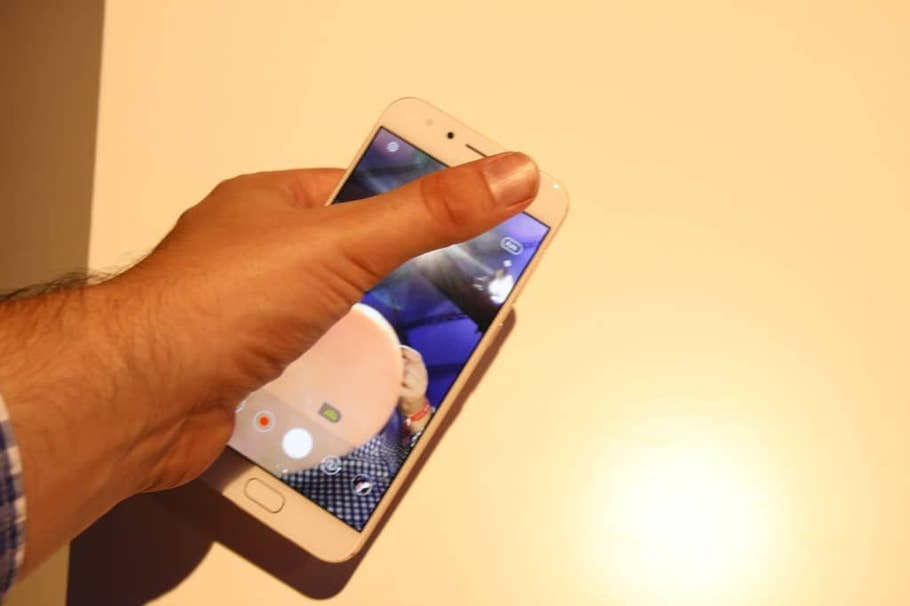 Hands-On-Bilder des Asus ZenFone 4 Selfie Pro