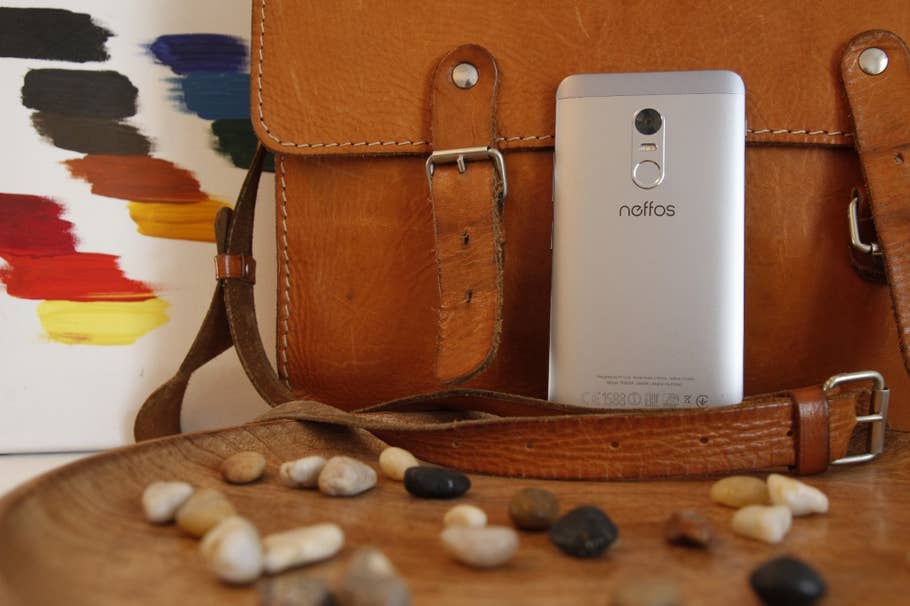 Hands-On-Bilder des TP-Link Neffos X1