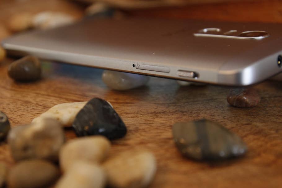 Hands-On-Bilder des TP-Link Neffos X1