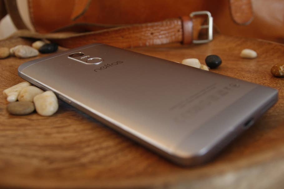 Hands-On-Bilder des TP-Link Neffos X1