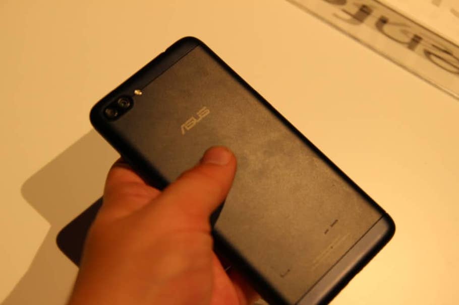 Hands-On-Fotos des Asus ZenFone 4 Max