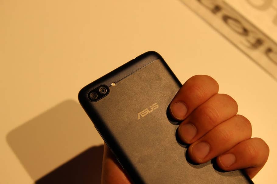 Hands-On-Fotos des Asus ZenFone 4 Max