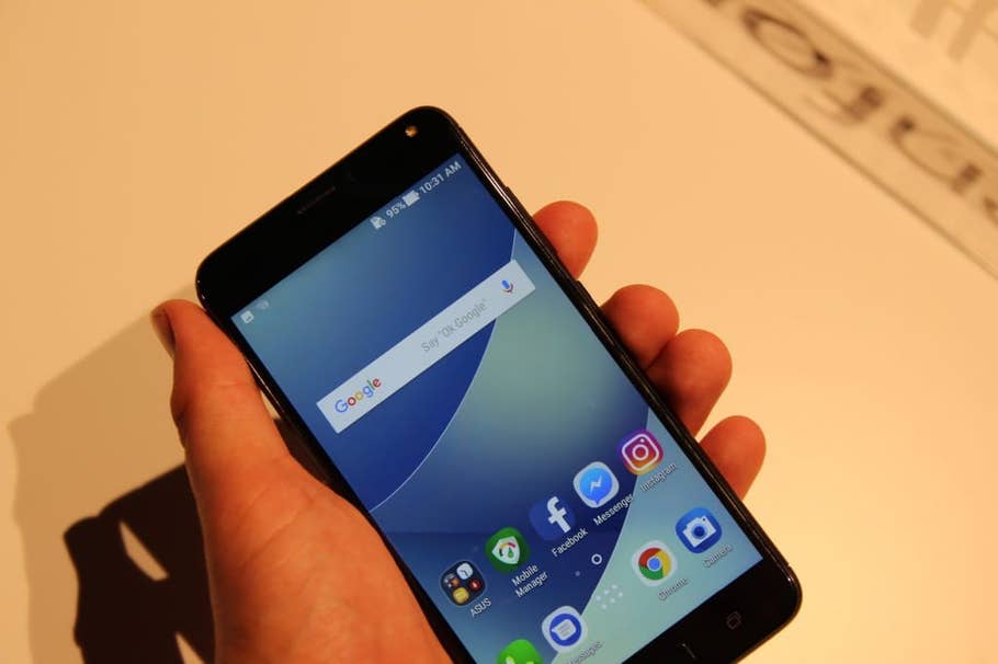 Hands-On-Fotos des Asus ZenFone 4 Max