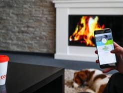 Smartphone im Wohnzimmer