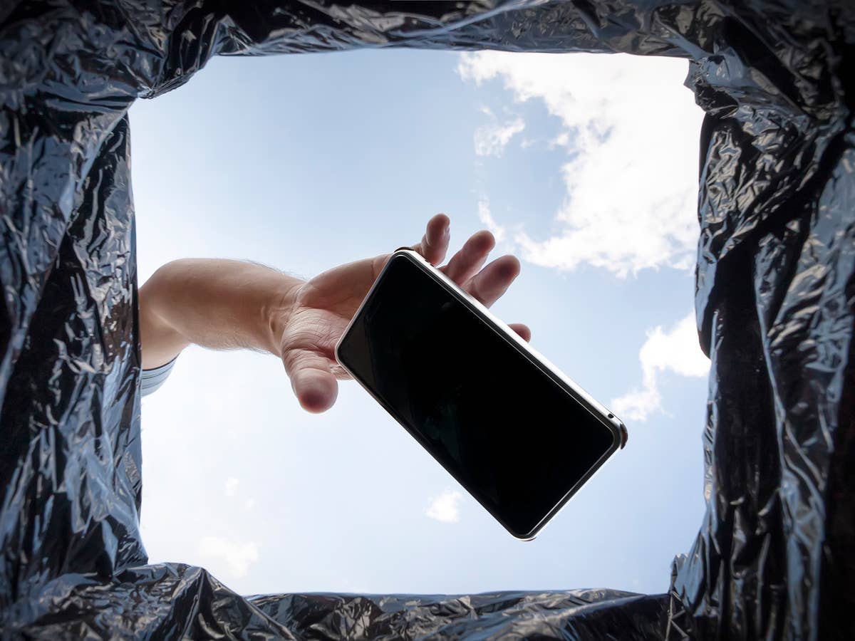 Handy-Desaster: Kult-Hersteller stoppt Verkauf und startet Rückruf Smartphone im Müleimer