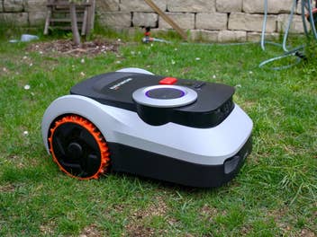 Mähroboter von Segway in näherer Aufnahme