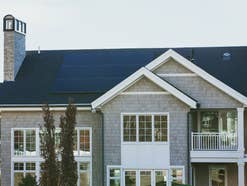 Hausbesitzer spricht über Stromkosten nach Wärmepumpe und PV-Anlage