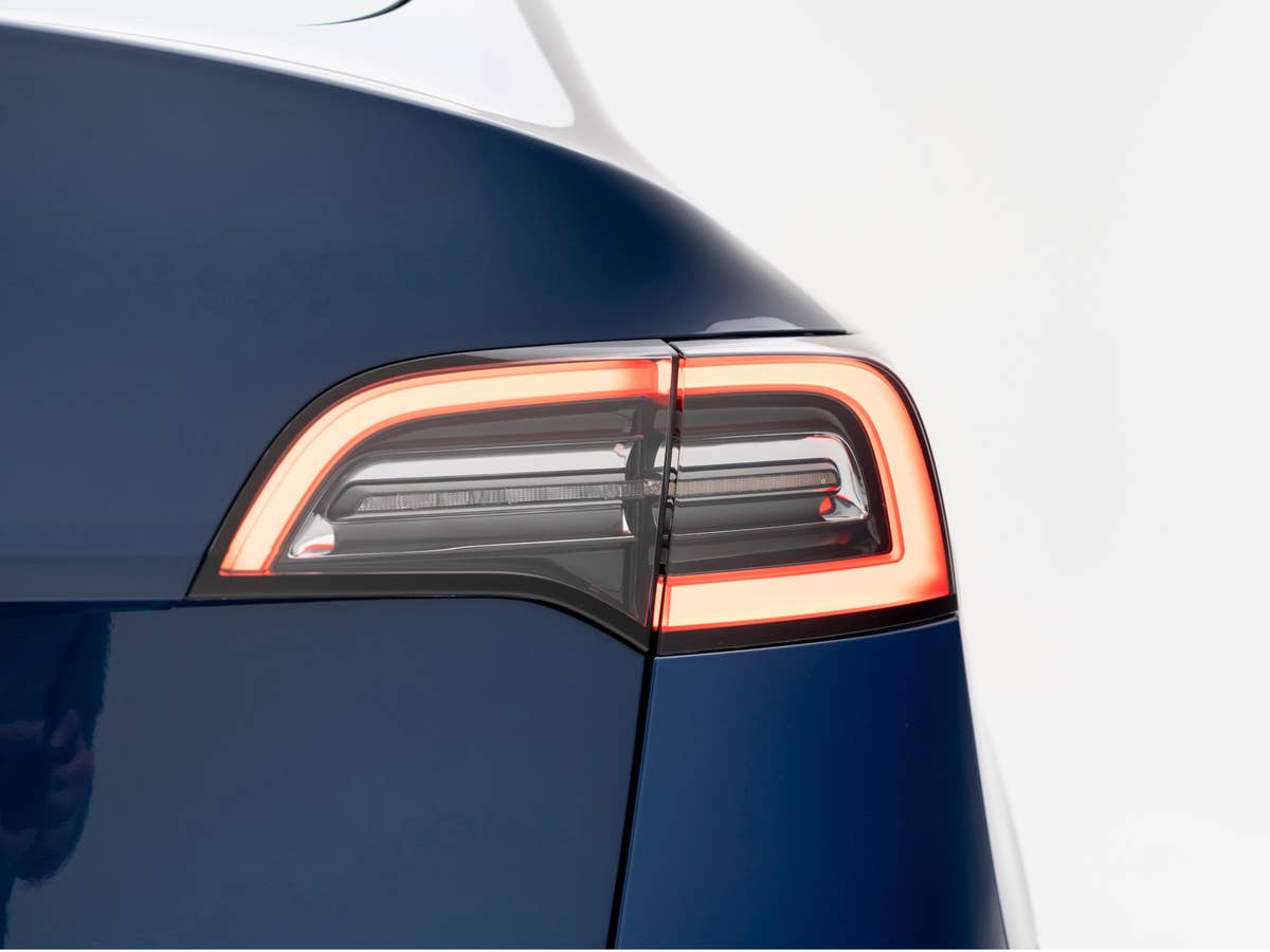 Heftig: Beliebtes E-Auto wird schon wieder viel teurer Heck des Tesla Model Y.