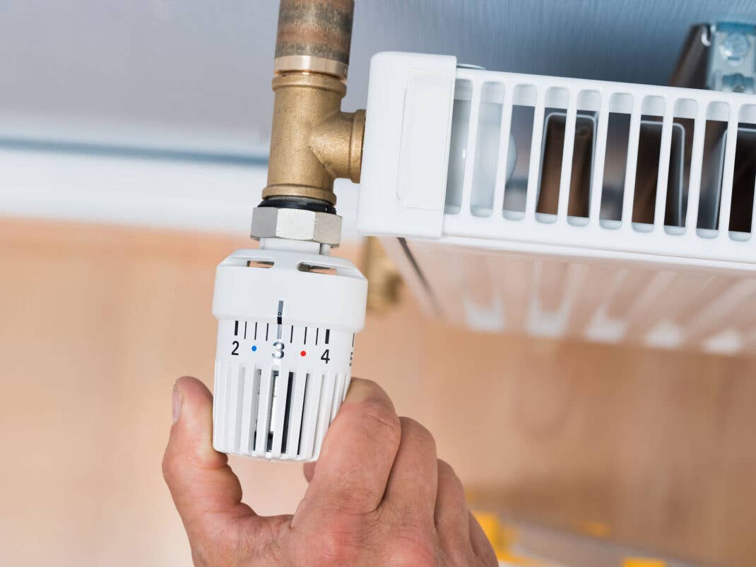 Heizkörperthermostat, das an Heizung eingestellt wird