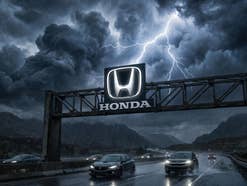 Honda-Logo im Gewitter.