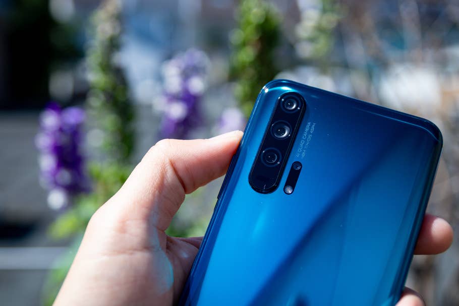 Honor 20 Pro in der Hand