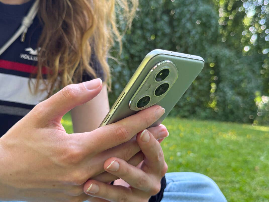 Das Honor 400 Pro liegt hervorragend in der Hand