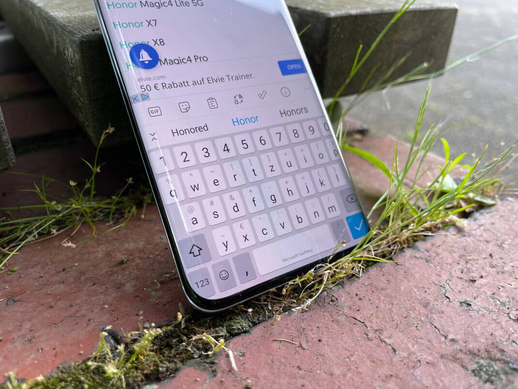 Die an den Seiten gebogene Tastatur des Honor Magic4 Pro