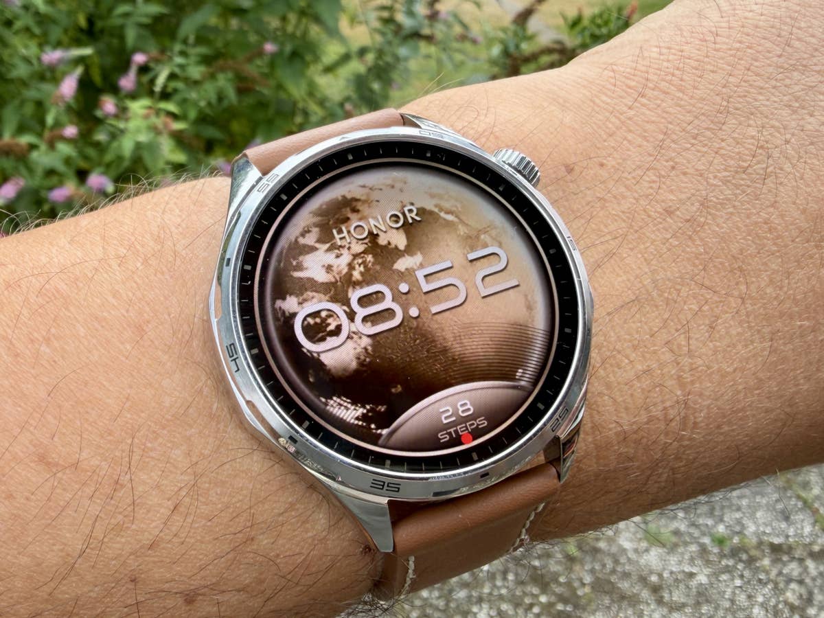 Honor Watch 6 im Test von inside digital Honor Watch 6 am Handgelenk von Hayo Lücke