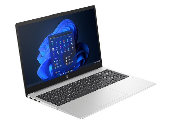 Das HP Laptop 255 G10 geöffnet in der Frontansicht.