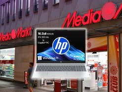 HP-Laptop OmniBook 5 vor einem MediaMarkt-Store