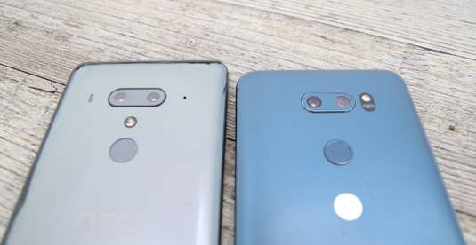 HTC U12+ und LG V30 nebeneinander