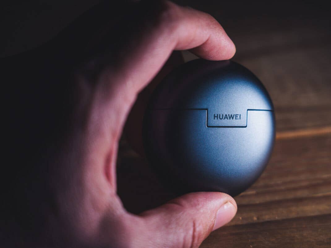 Das Case in eher ungewöhnlicher Form für In-Ear-Kopfhörer