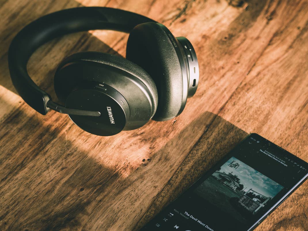 Das Active Noise Canceling der Huawei FreeBuds Studio filter fast alle störenden Geräusche heraus