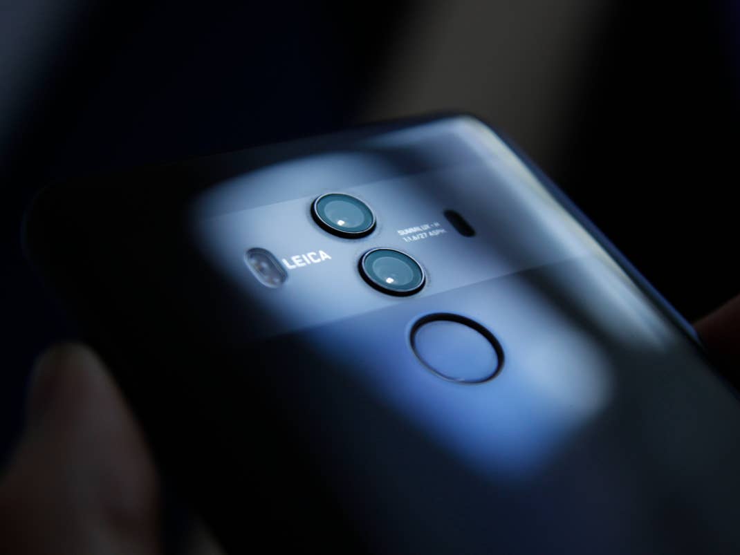 Kameras und Fingerabdrucksensor auf der Rückseite des Huawei Mate 10 Pro