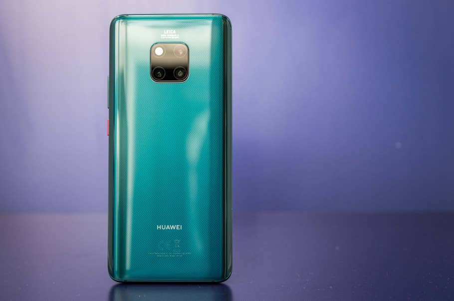 Huawei Mate 20 Pro in der Farbe Grün von hinten