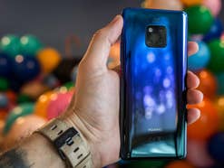 Die Twilight-Variante mit Farbverlauf des Hauwei Mate 20 Pro